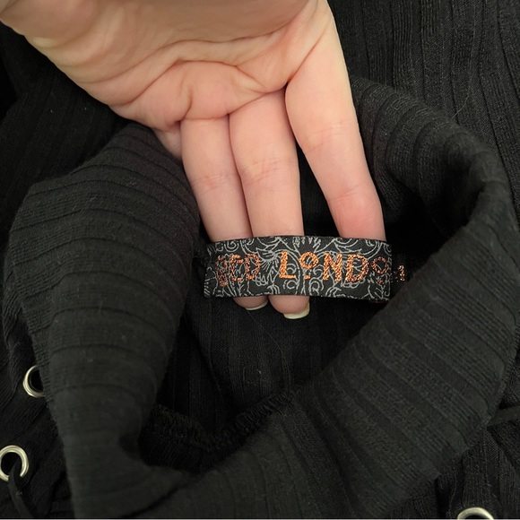 Ribbed Lace Up Long Sleeve Turtleneck - Picture 6 of 7